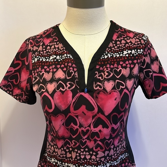 Healing Hands Pink & Black Hearts Medical Tunic Top Women’s XS - Picture 2 of 9